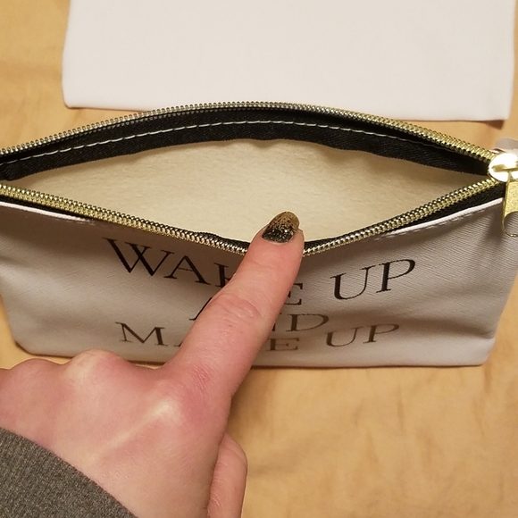 NWT White Vinyl Zip Makeup Bag "Wake Up And Make Up" - Picture 10 of 11